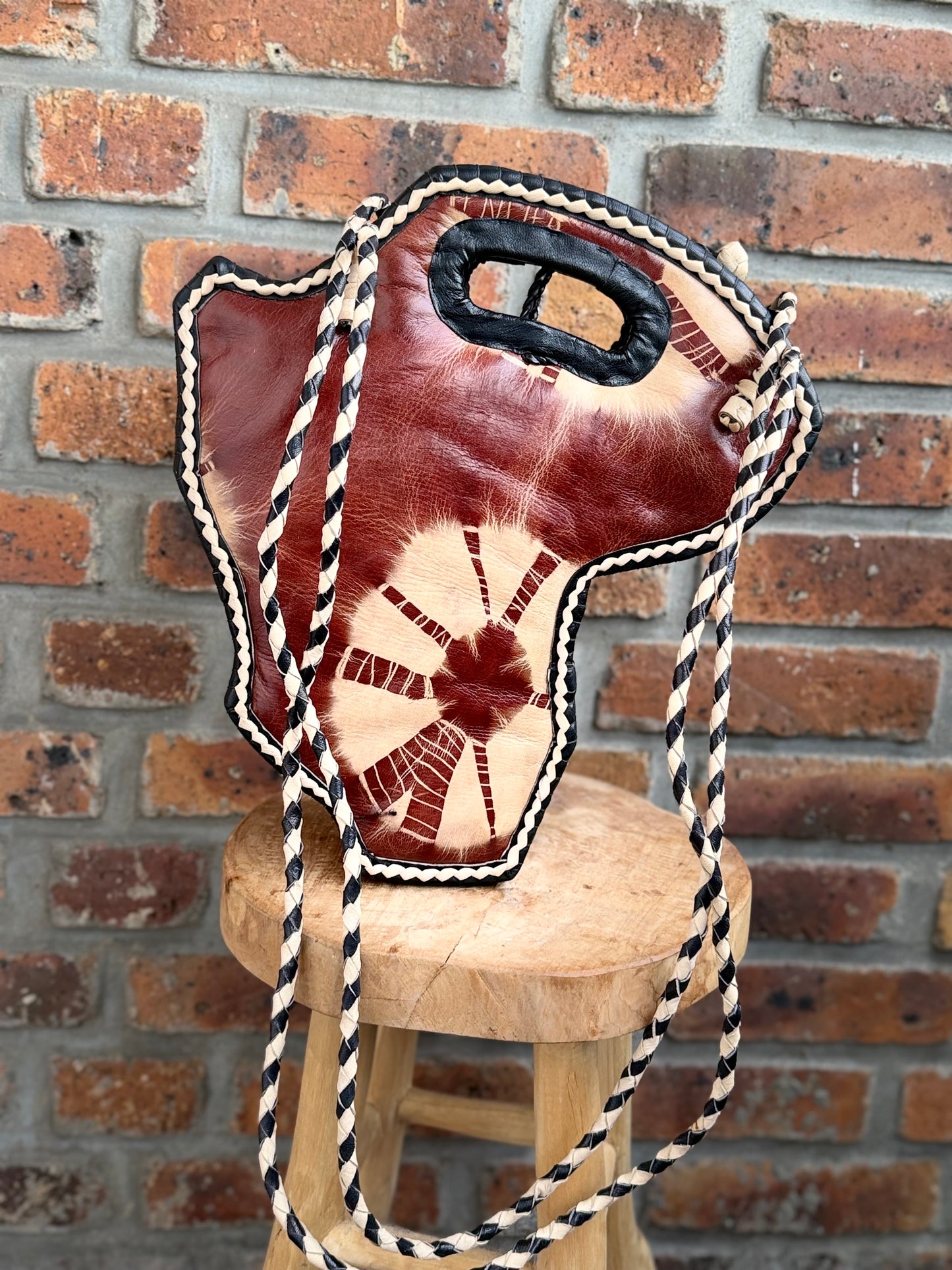 Sac en cuir, raphia et bogolan