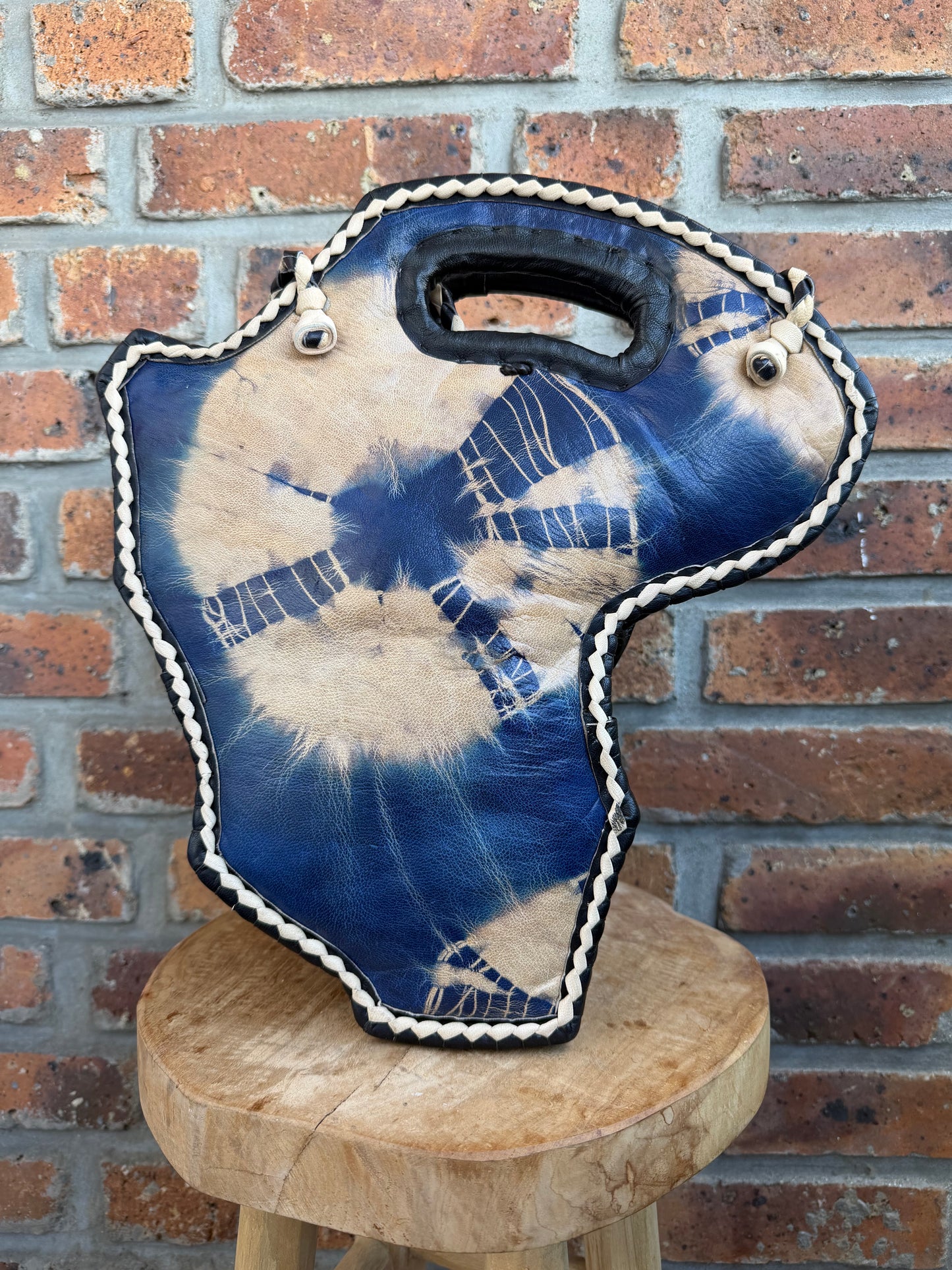 Sac carte d Afrique bogolan bleu, raphia et cuir
