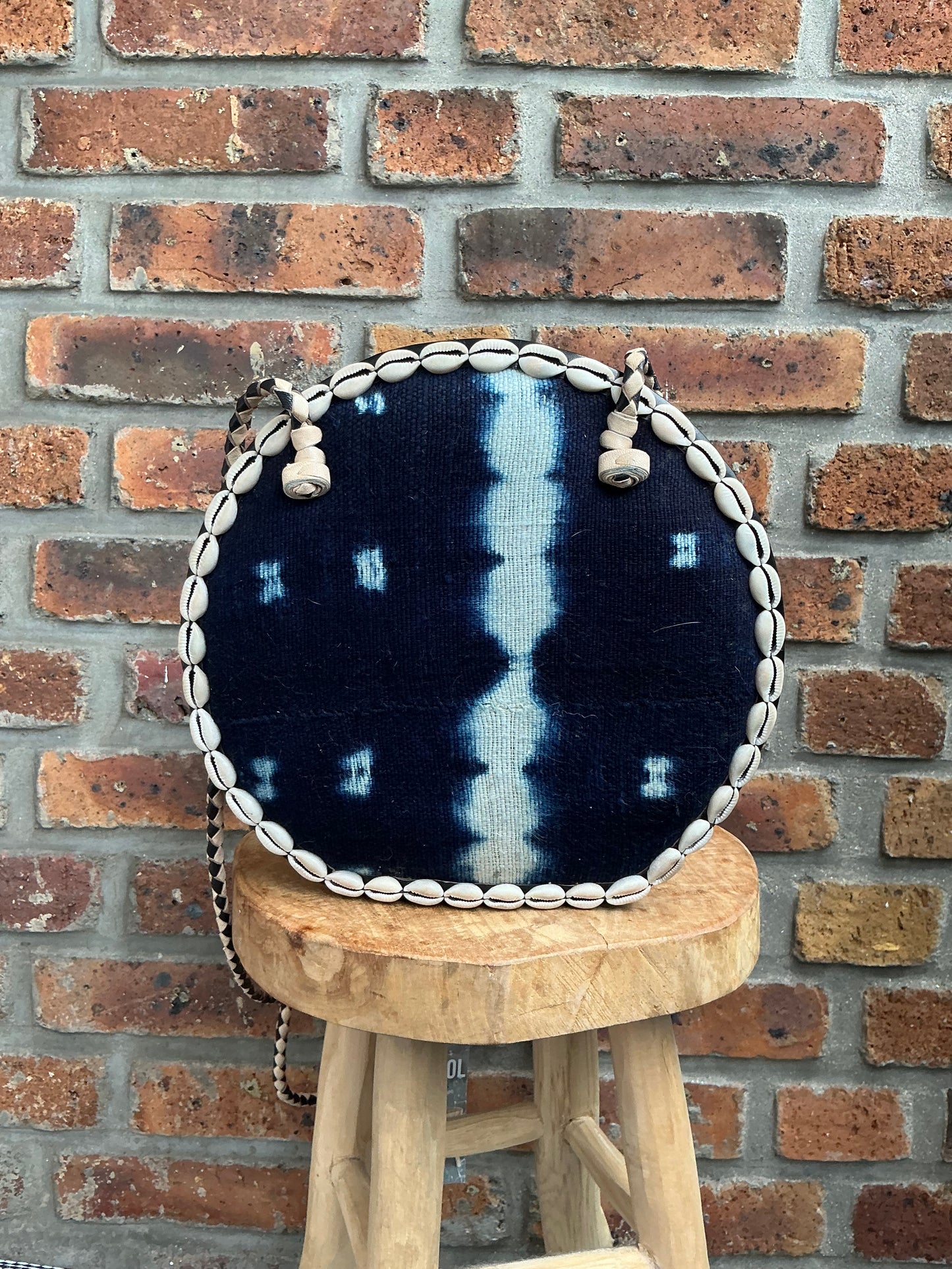 Sac rond artisanal en bogolan – Finition cabris