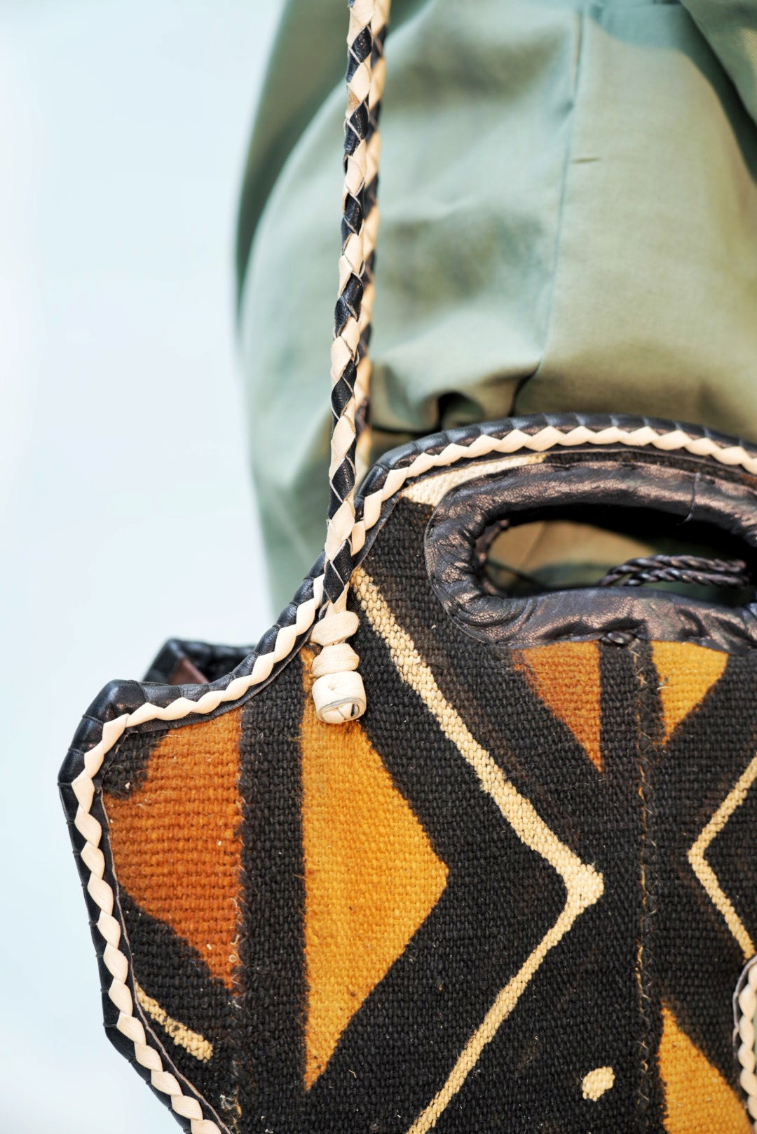Sac Afrique en cuir & bogolan rouge– Pièce artisanale d’exception