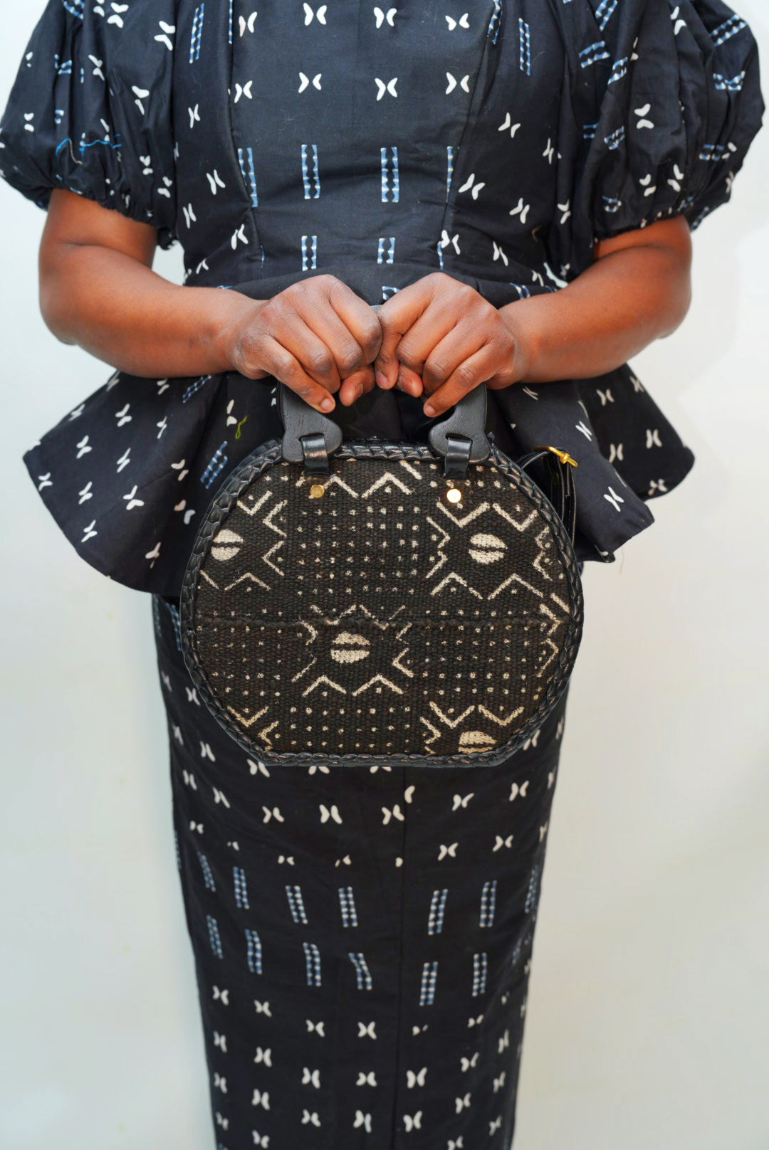 Sac noir bogolan cuir et anse en bois