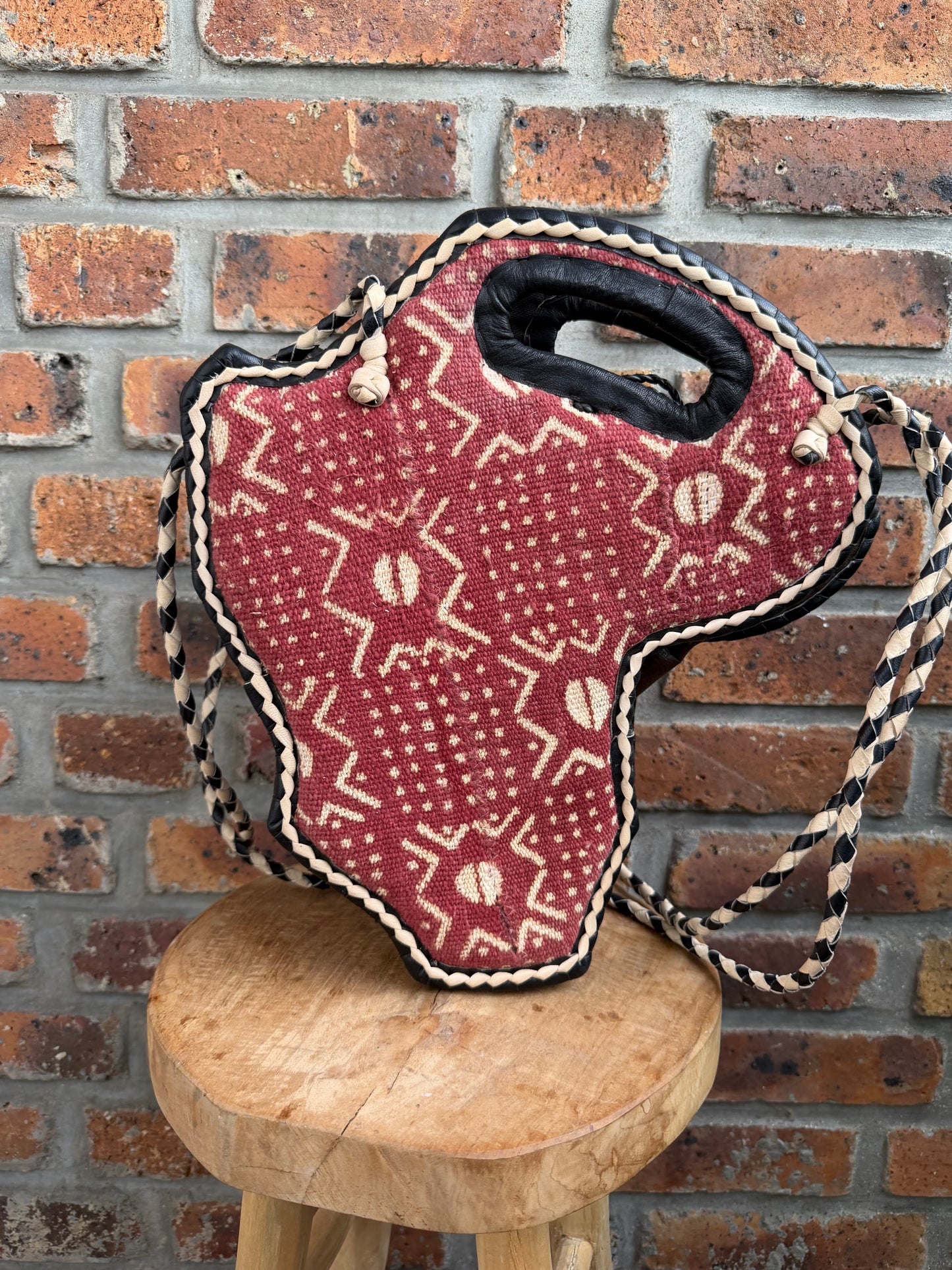 Sac carte d Afrique cuir et bogolan rouge